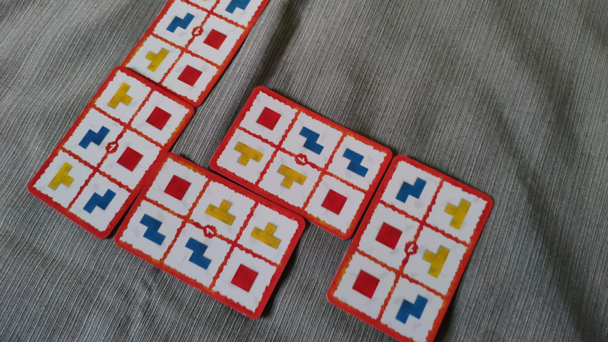 Ubongo gra karciana. Recenzja rodzinnej karcianki na podróż 🎲 blog