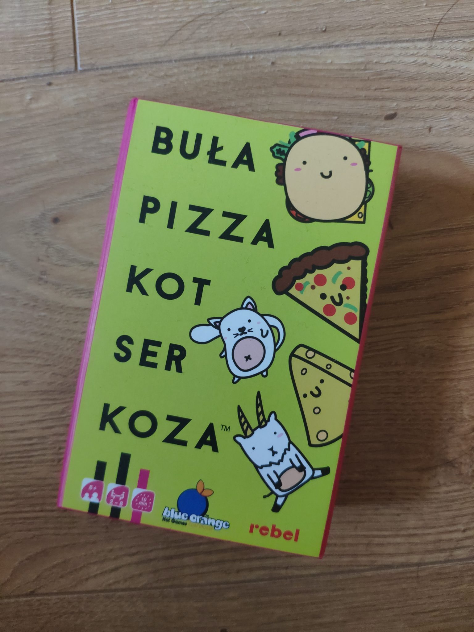 Buła pizza kot ser koza